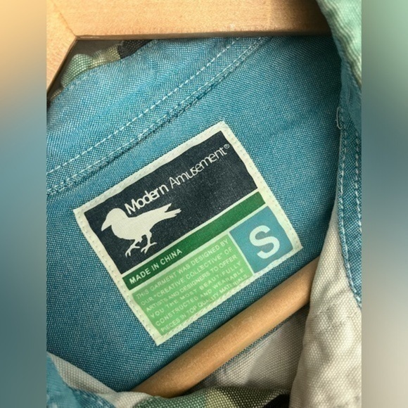 MODERN AMUSEMENT | Button Down Shirt Military Style Print Camo Size Small - Picture 7 of 9